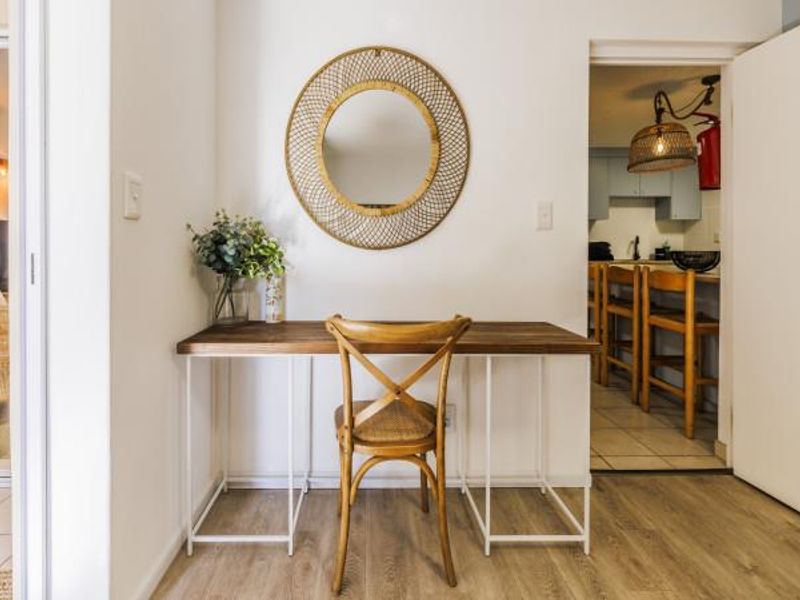 Beautiful Fully Furnished Apartment Close to the Beach & Mole - Photo 6