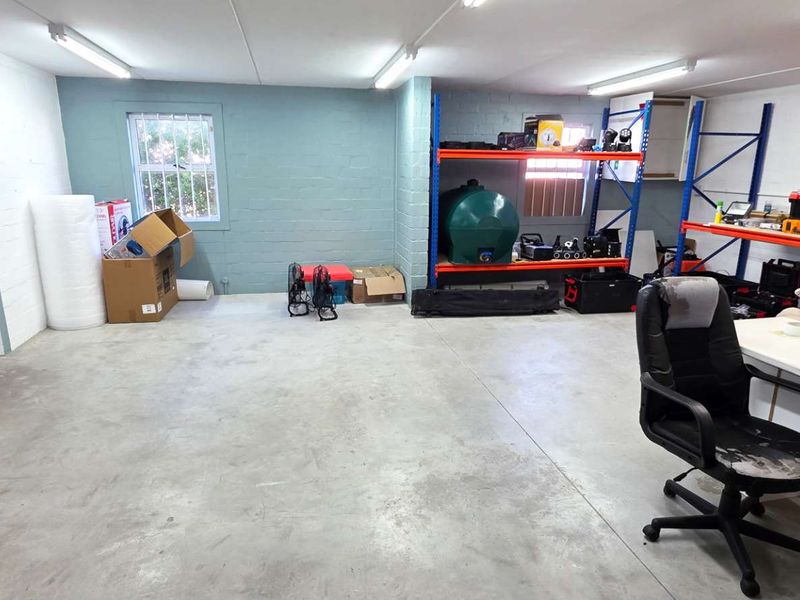 Double Volume Warehouse in Excellent Condition - Photo 10