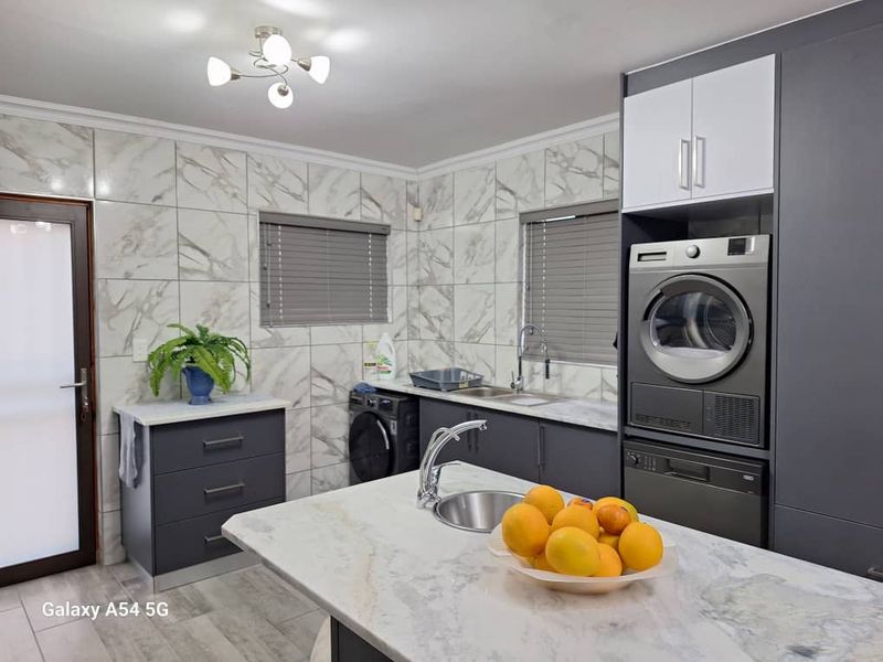 Stunning Home For Sale - Photo 6