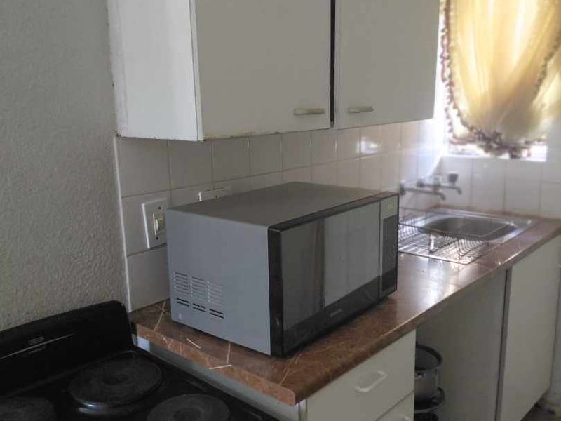 Charming Ground Floor Unit: Comfort & Convenience Await!" - Photo 6