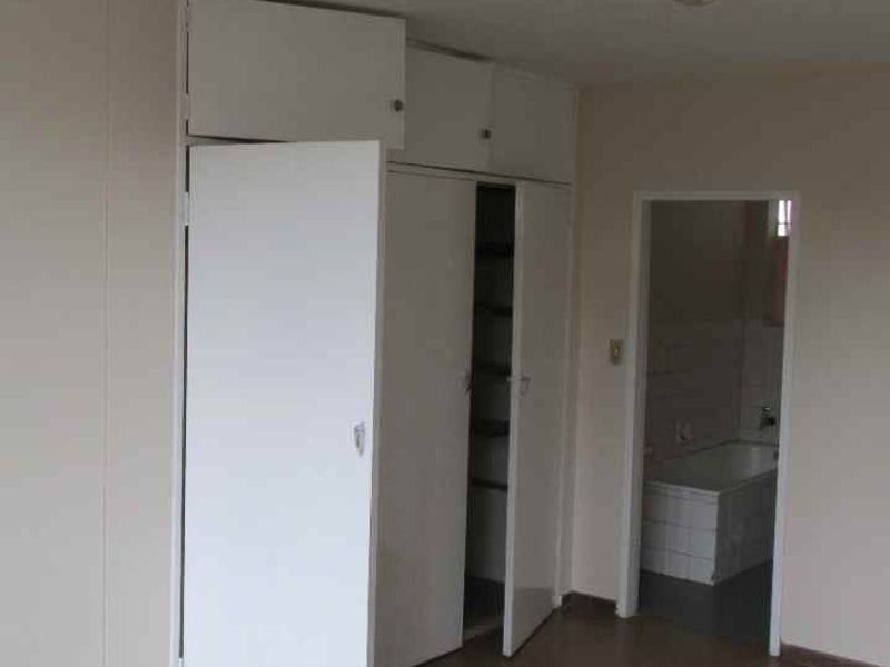 BACHELOR FLAT TO RENT IN ARCADIA - Photo 8
