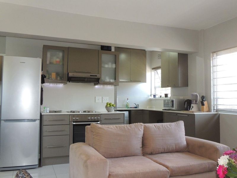 Green Point Ground‐Floor 1‐Bedroom  -  A Smart, Flexible Investment   R2 590 000 - Photo 2