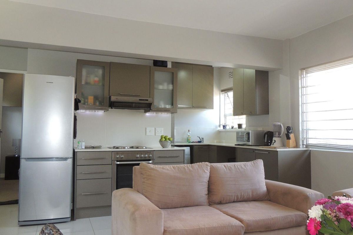 Green Point Ground‐Floor 1‐Bedroom  -  A Smart, Flexible Investment   R2 450 000 - Photo 2