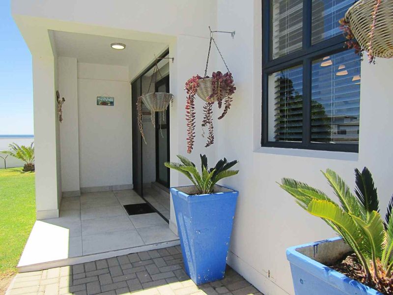 Costal Gem living in Sought after Estate - Photo 4