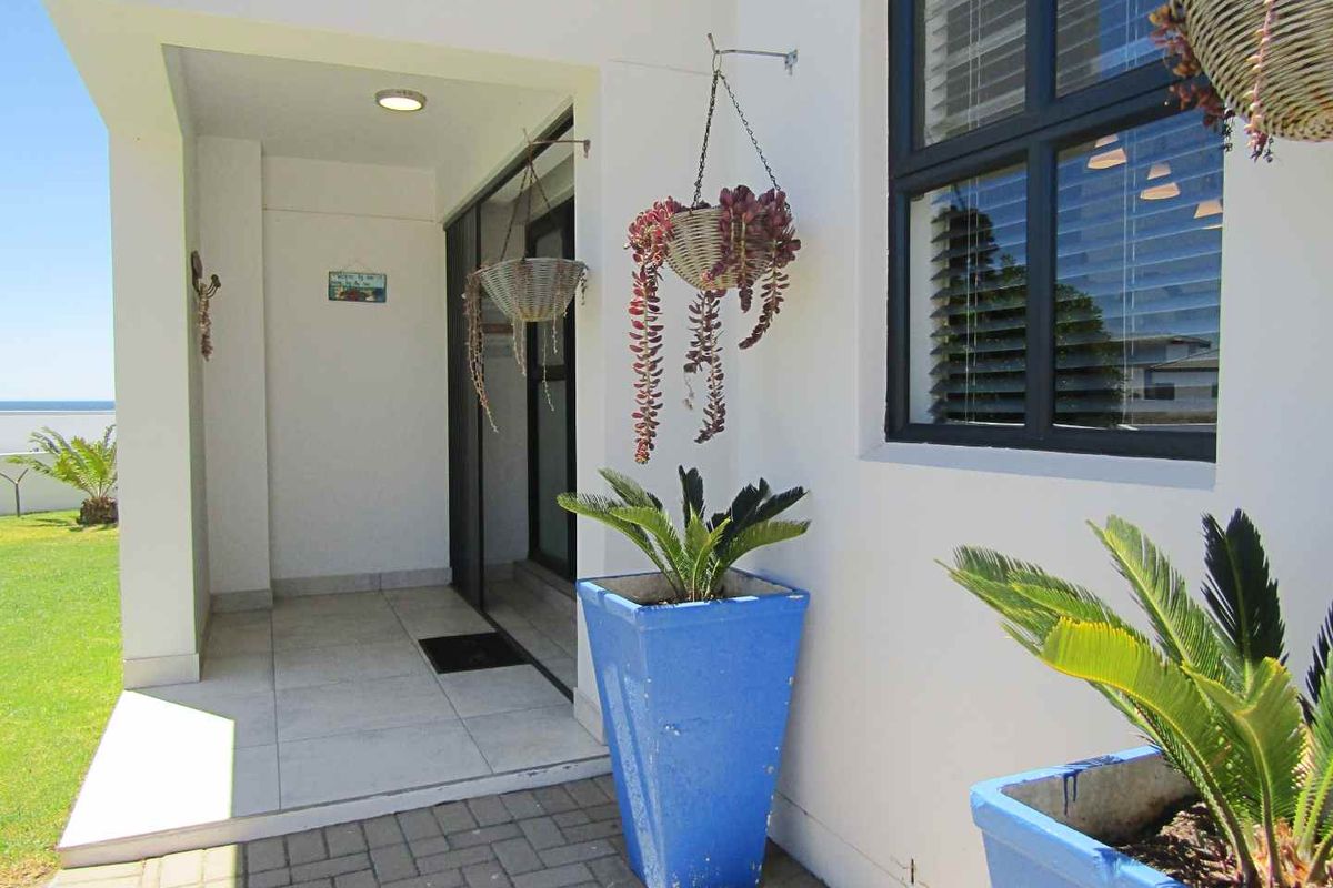 Costal Gem living in Sought after Estate - Photo 4