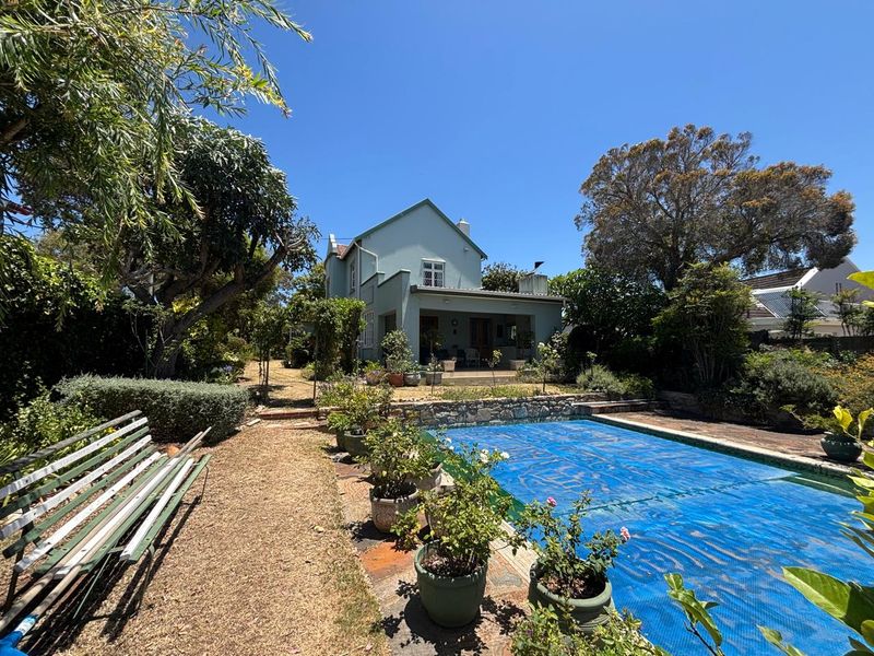 Family Home with Two Cottages in Prime Mill Park - Photo 1