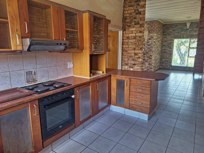 Versatile Family Home with Expansion Potential! Exclusive Mandate! - Photo 10