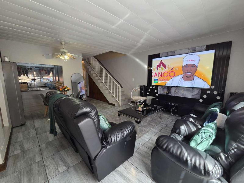 Your Perfect Duplex Starts Here - Photo 2
