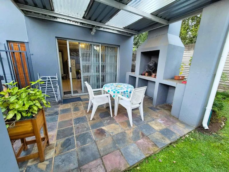 Charming Lock-Up-and-Go Garden Cottage in Rietondale - Photo 3