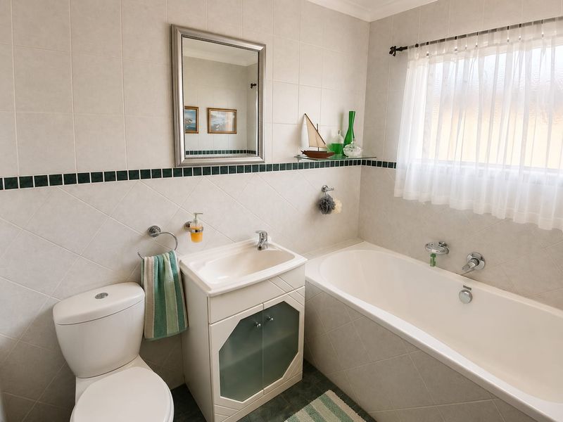 Charming 3-Bedroom Home - Photo 5