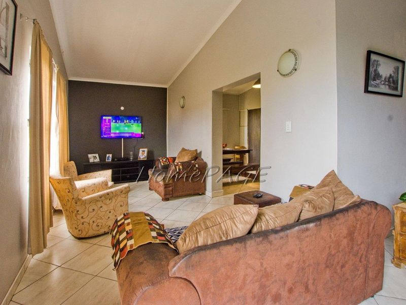 Narraville, Walvis Bay:  3 Bedroom house with flat for sale - Photo 4