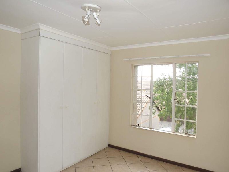 Charming 2-Bedroom Apartment with Modern Amenities - Photo 7