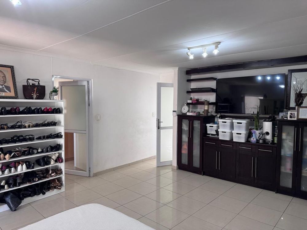 Entrance to main bedroom