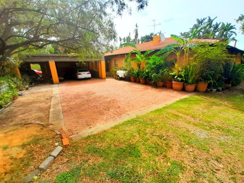 "An ideal residence is characterized by a generous expanse of land" - Photo 6