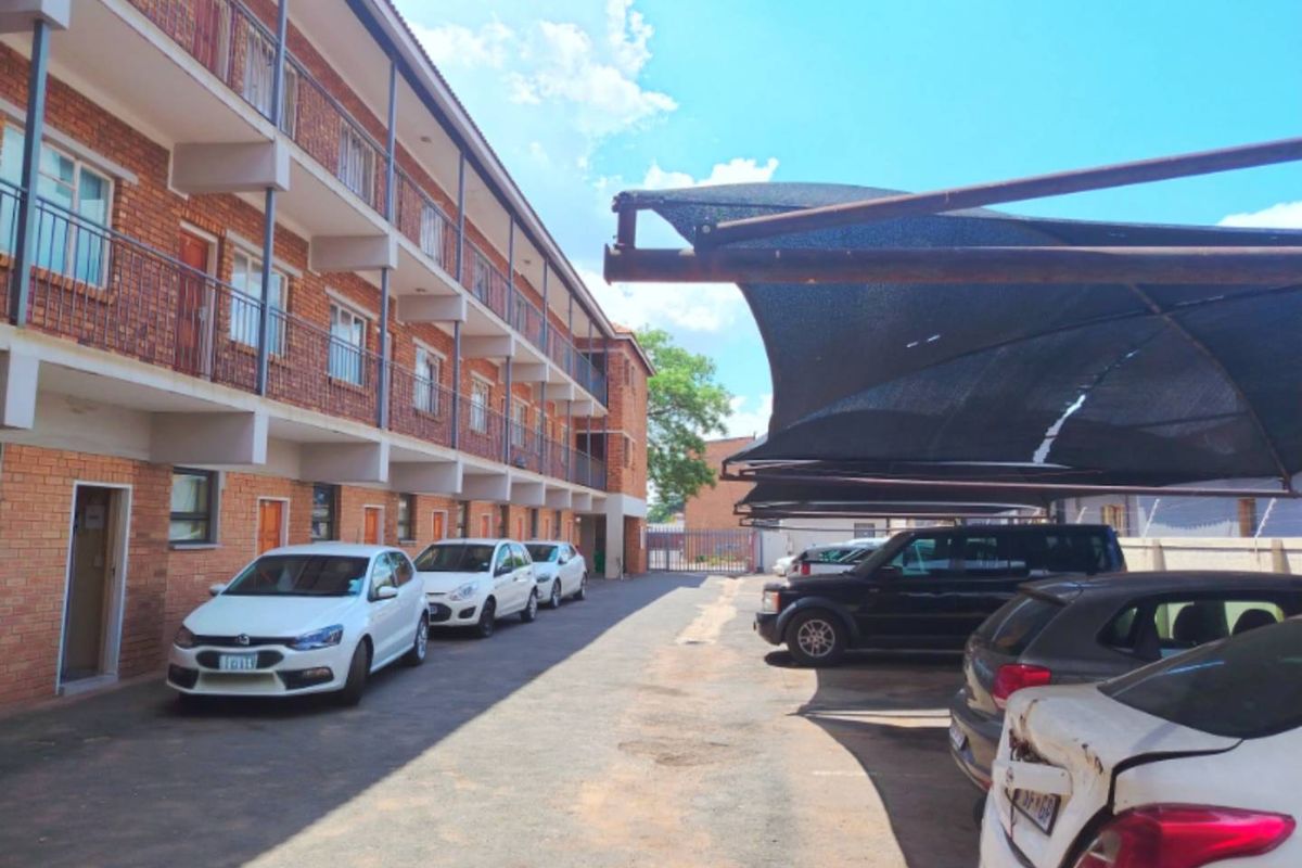 A BLOCK OF FLATS FOR SALE - Photo 4