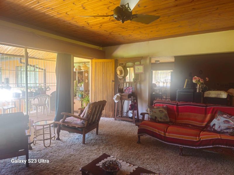 OPPORTUNITY KNOCKS:  SPACIOUS HOME WITH INCOME GENERATING FLATLET! - Photo 6