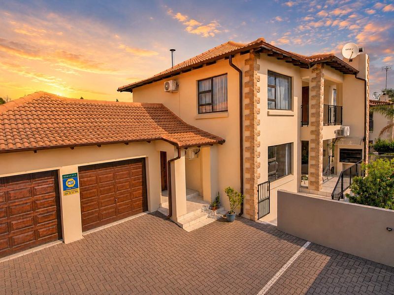 Elegant Family Home Offering Space, Style and Exceptional Entertaining - Photo 1