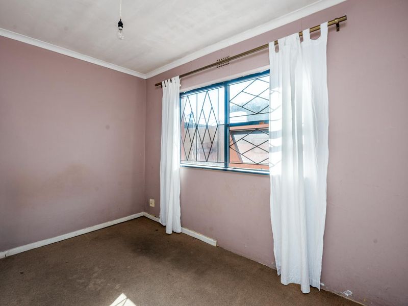 Prime Corner Plot 4-Bedroom Face Brick Home. - Photo 10