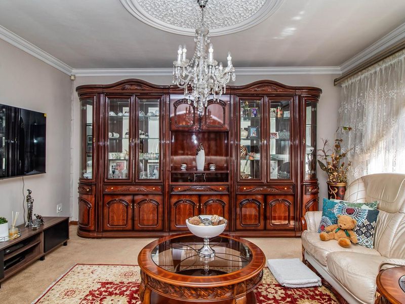 Timeless Elegance Meets Modern Comfort in Lakefield - Photo 8