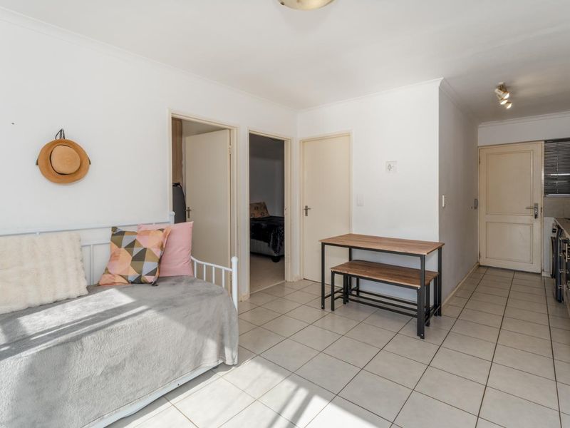 Charming Ground Floor Apartment in Costa Da Gama - Photo 8
