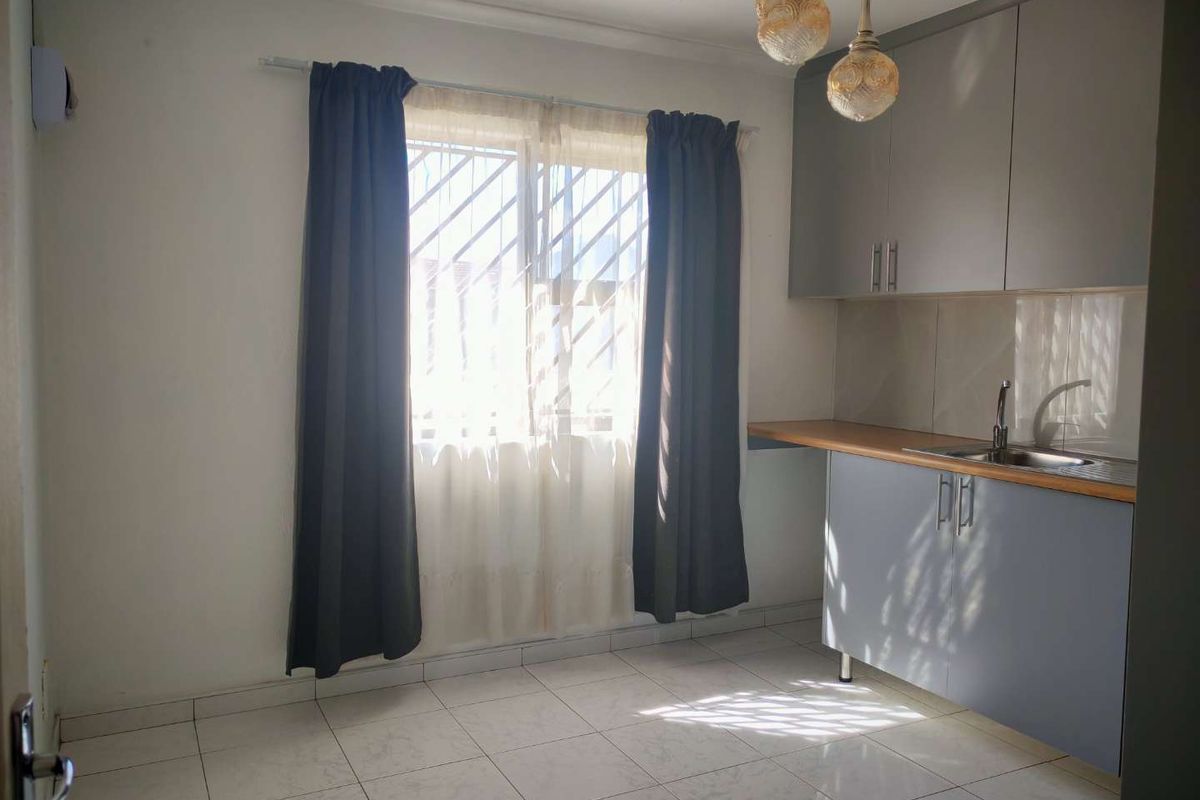 Prime Location & Stunning Views: Your New Home Awaits! - Photo 4