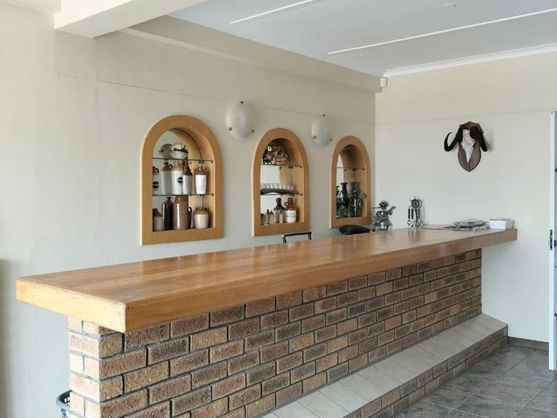 **A Spacious Family Home Perfect for Entertaining** - Photo 8