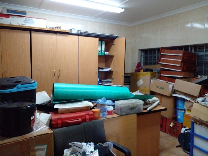 Premier Commercial Property with Established Business in Queensburgh - Photo 5