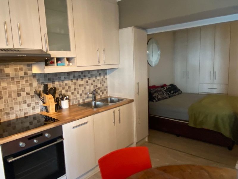 Airbnb friendly or Lock-up-and-Go Apartment with Garage - Photo 6