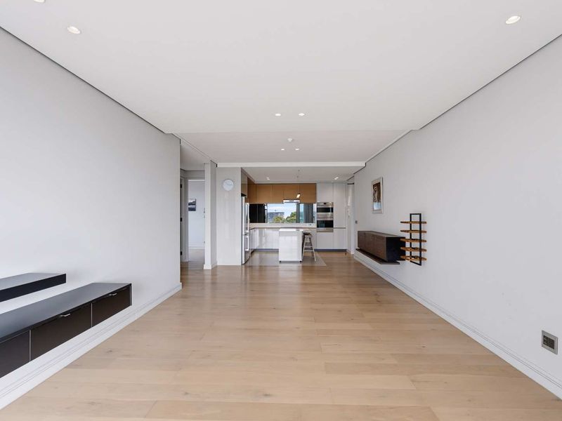 Modern 2-Bedroom Apartment with Two Parking Bays in Green Point - Photo 9