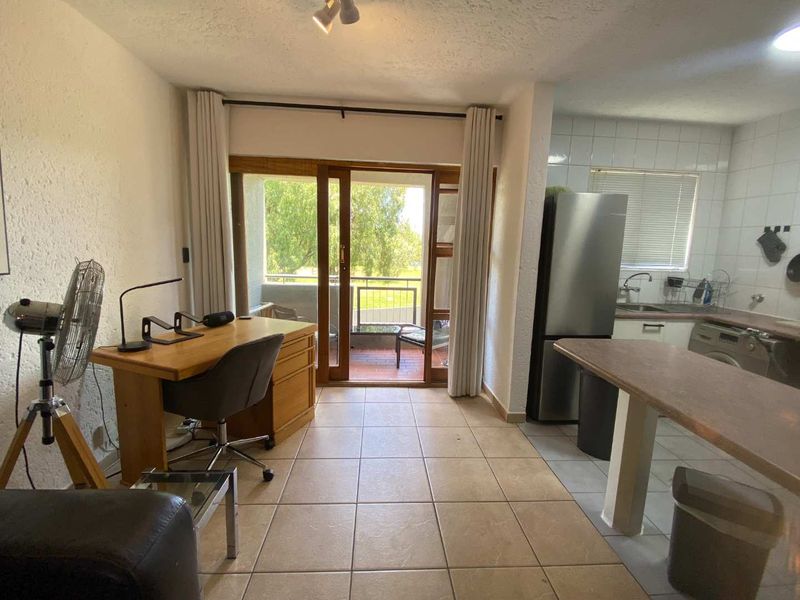 1 Bedroom Apartment / Flat for sale in Waterkloof. - Photo 7