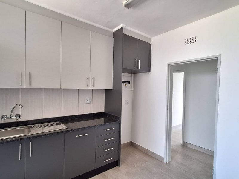 2 bedroom Apartment in Roodepoort - Photo 9
