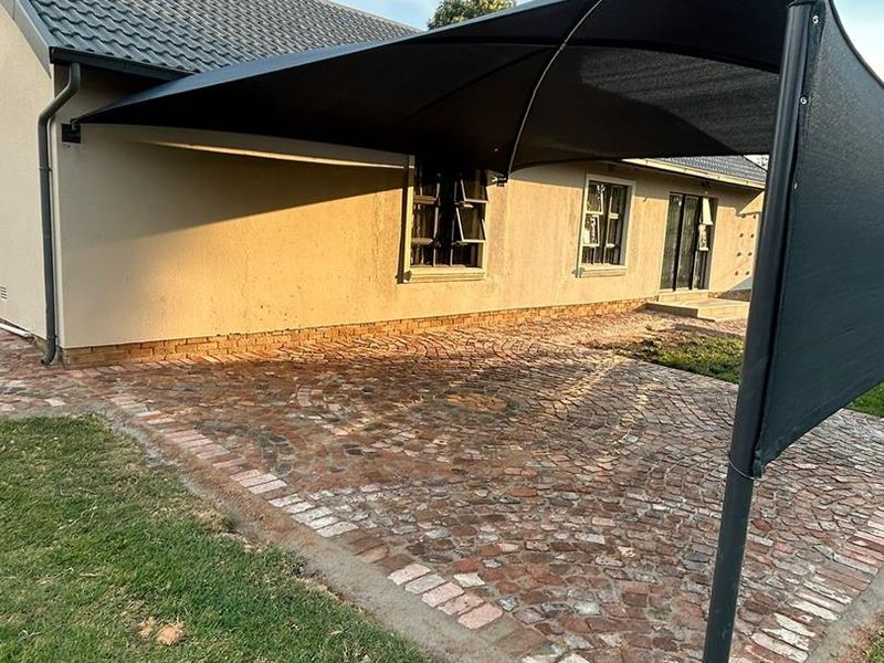 Exquisite Move-In Ready Family Home in Secure Brackendowns - Photo 8