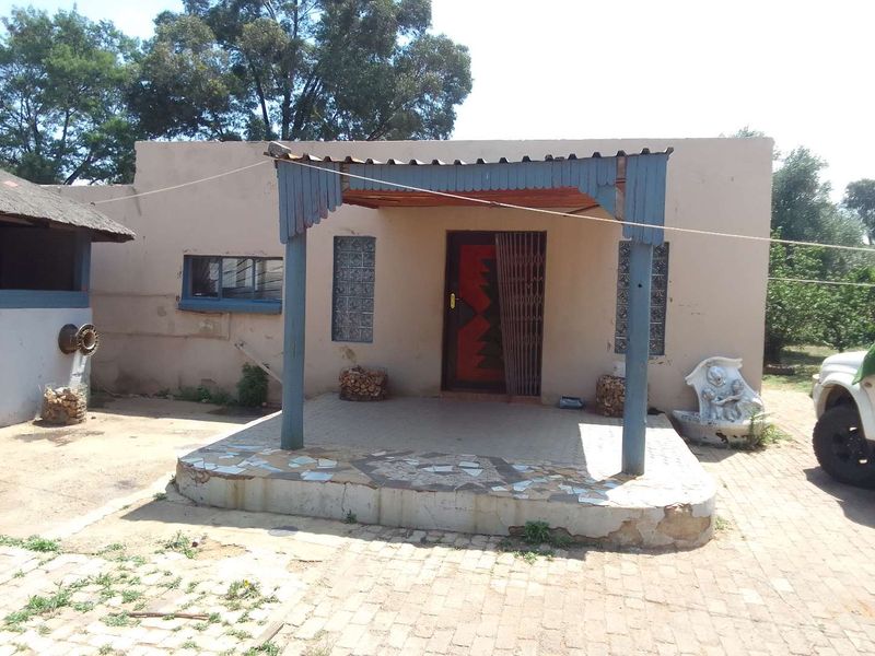 Fixer upper in the lucrative Balmoral Estate (De Deur - fall under Midvaal Municipality) - Photo 2