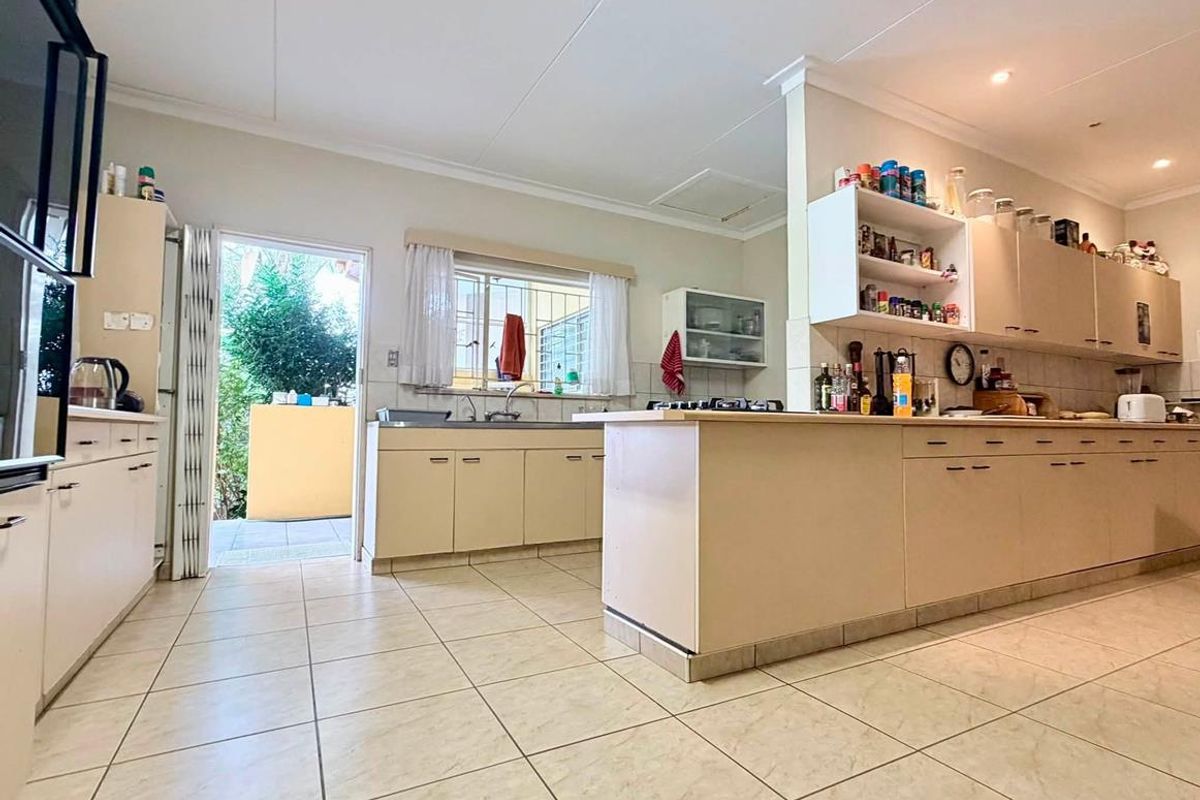 3 Bedroom House For Sale in Olympia - Photo 5