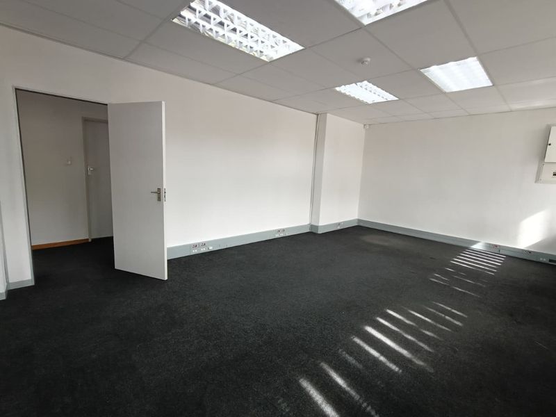 TO LET | SECURE OFFICE FACILITY – PRIME ACCESS | PROFESSIONAL SETTING - Photo 5