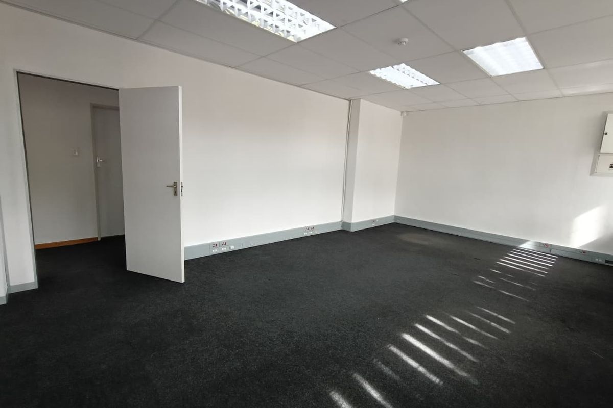 TO LET | SECURE OFFICE FACILITY – PRIME ACCESS | PROFESSIONAL SETTING - Photo 5