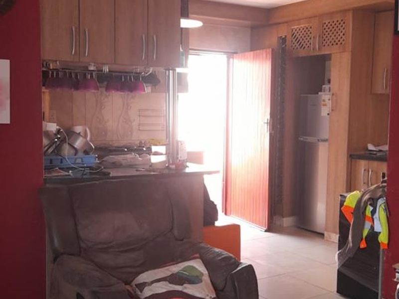 Stunning House In The East Of Soshanguve VV - Photo 8