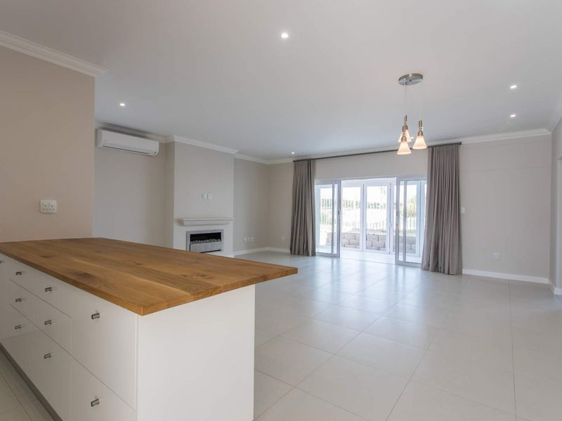 Three-bedroom home with lock-up and go lifestyle located in The Vines II on Val de Vie Estate - Photo 4