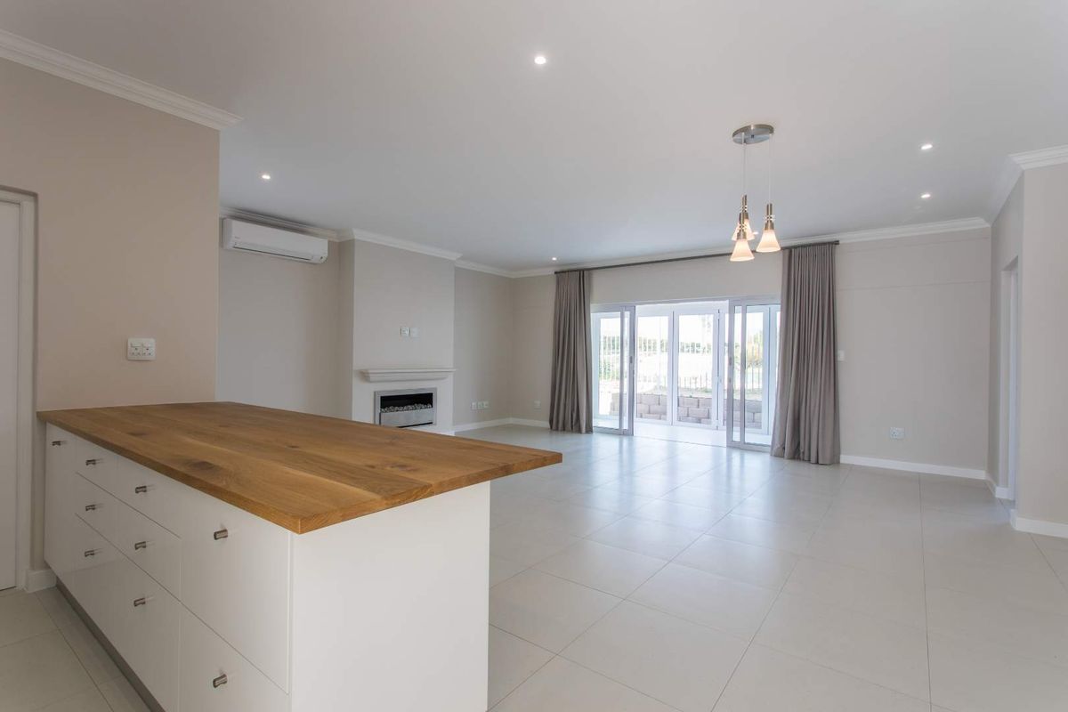 Three-bedroom home with lock-up and go lifestyle located in The Vines II on Val de Vie Estate - Photo 4