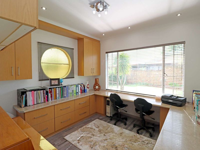Beautiful Family Home with Separate 2-Bedroom Flatlet in a Prime Area - Photo 6