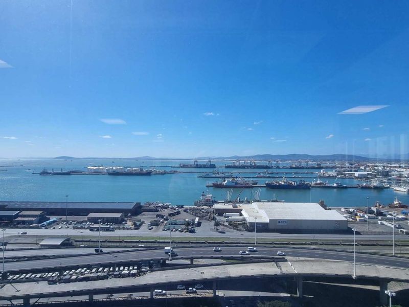 Full-floor 1660m2 office to let on 15th floor of the Halyard - Photo 4