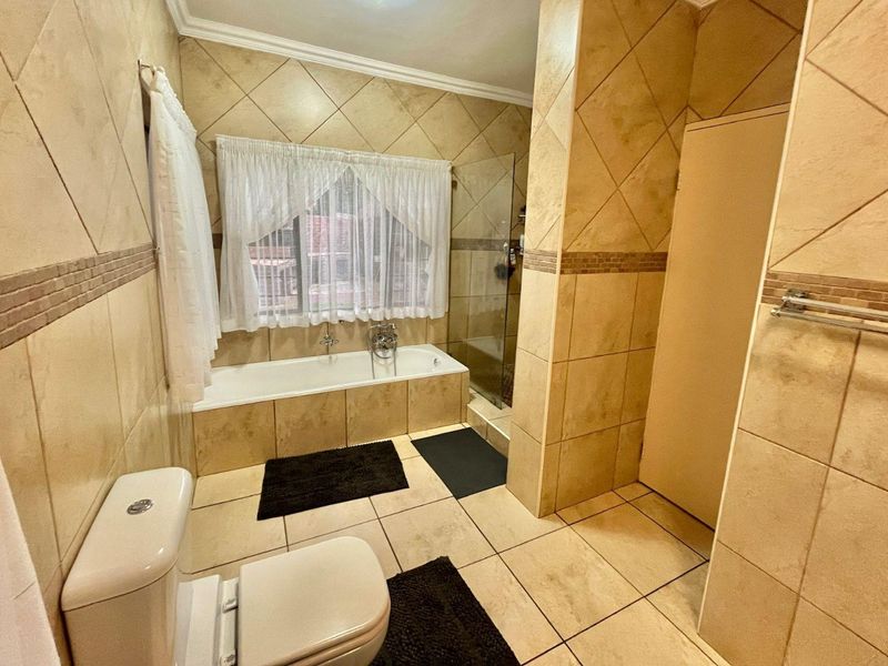 Stunning 4-Bedroom Home in the Secure Enclave of Freeway Park - Photo 3