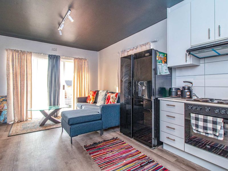 A modern two-bedroom apartment where comfort, convenience, and natural beauty come together. - Photo 4