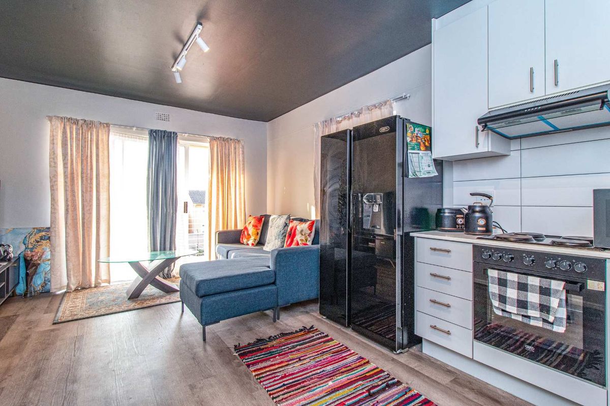 A modern two-bedroom apartment where comfort, convenience, and natural beauty come together. - Photo 4