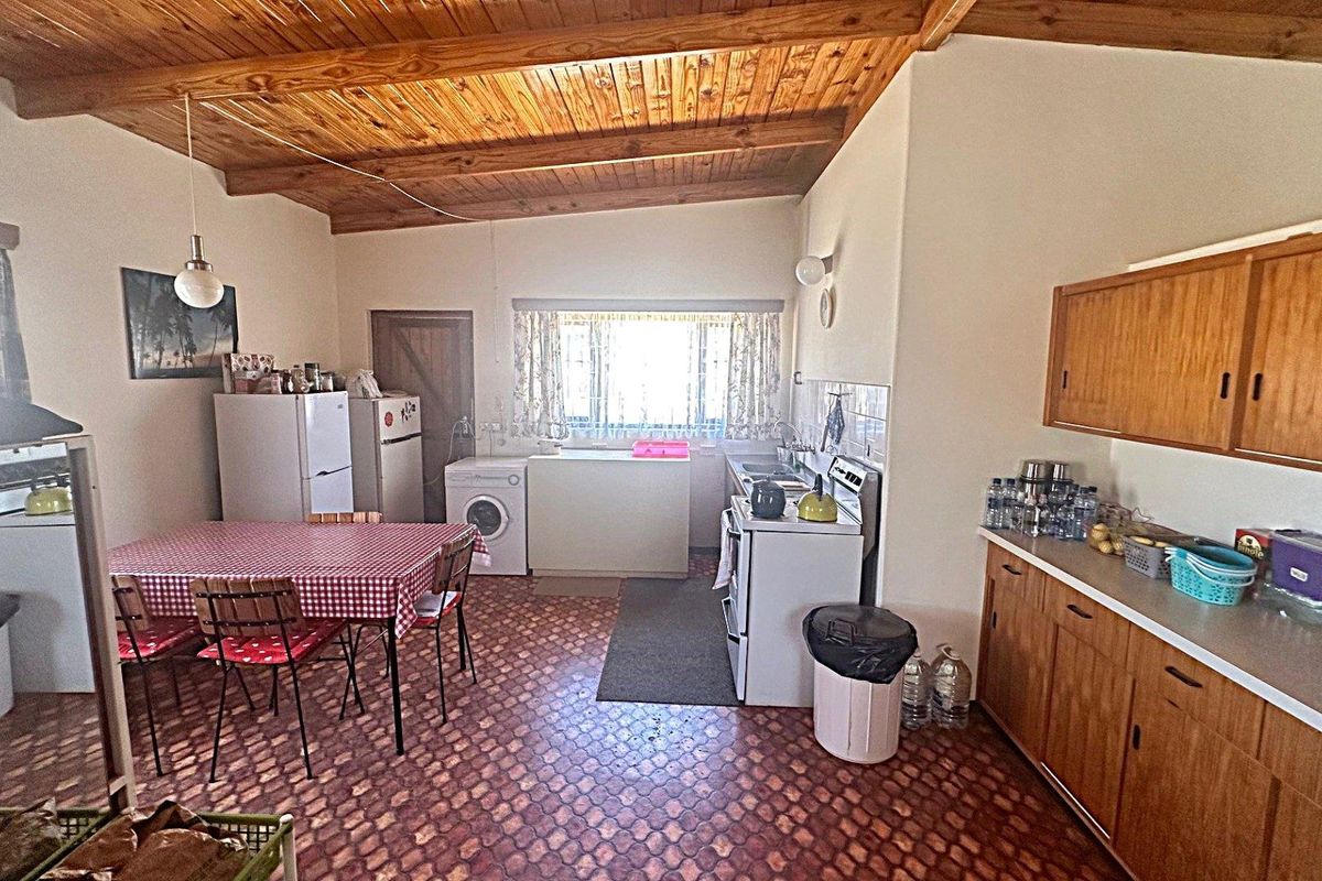 Bargain Holiday Retreat with Potential - Photo 3