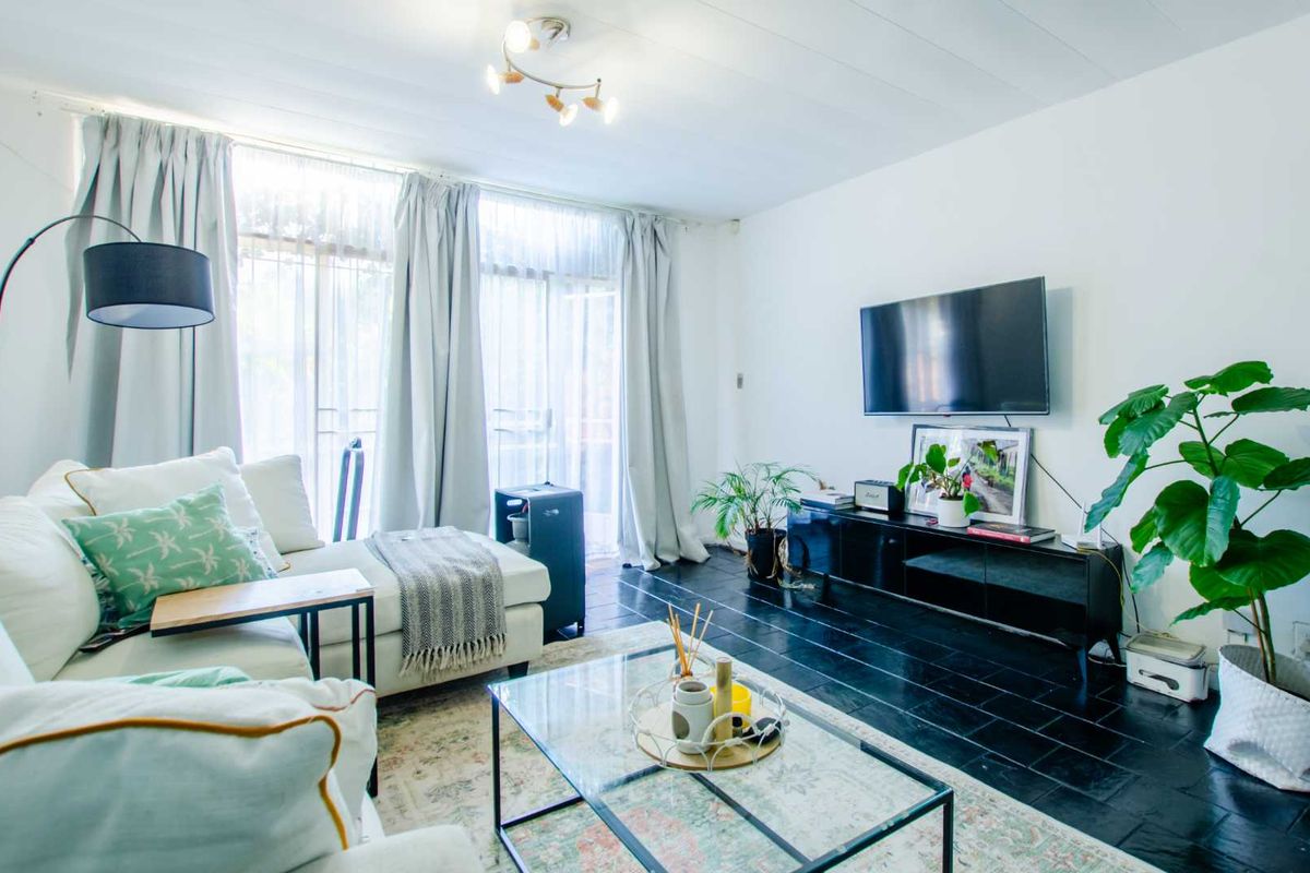 3 Bedroom 1.5 1 Garage apartment available for Rental - Photo 3