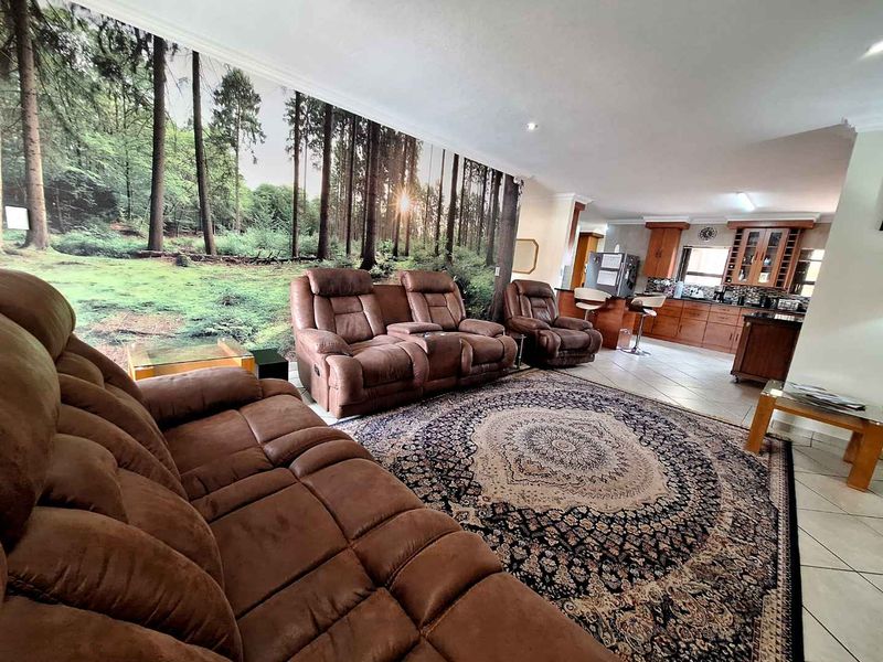 Magnificent 4 Bedroom Mansion for Sale in the popular The Wilds Security Estate! The Entertainers Dream! - Photo 2