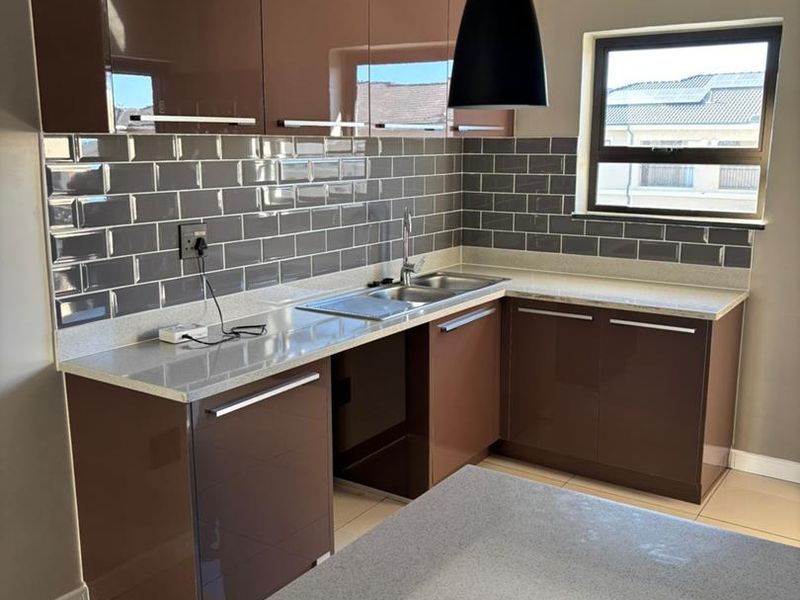 Pristine property in the heart of a complex in Centurion - Photo 2