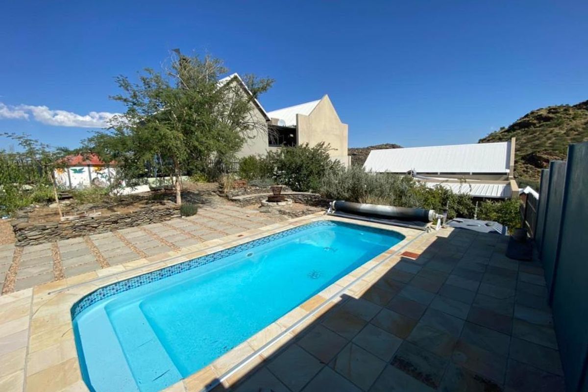 4 Bedroom House For Sale in Elisenheim - Photo 2