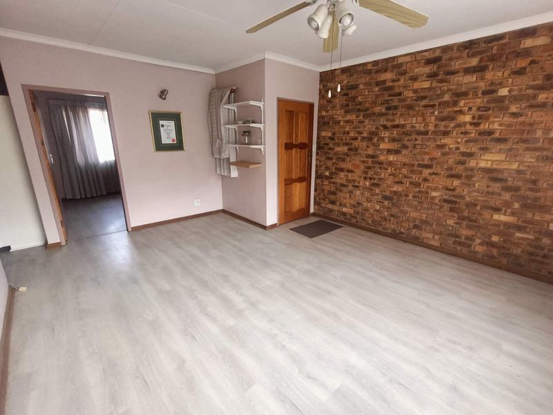 First Floor Unit For Sale in Wierda Park! - Photo 6